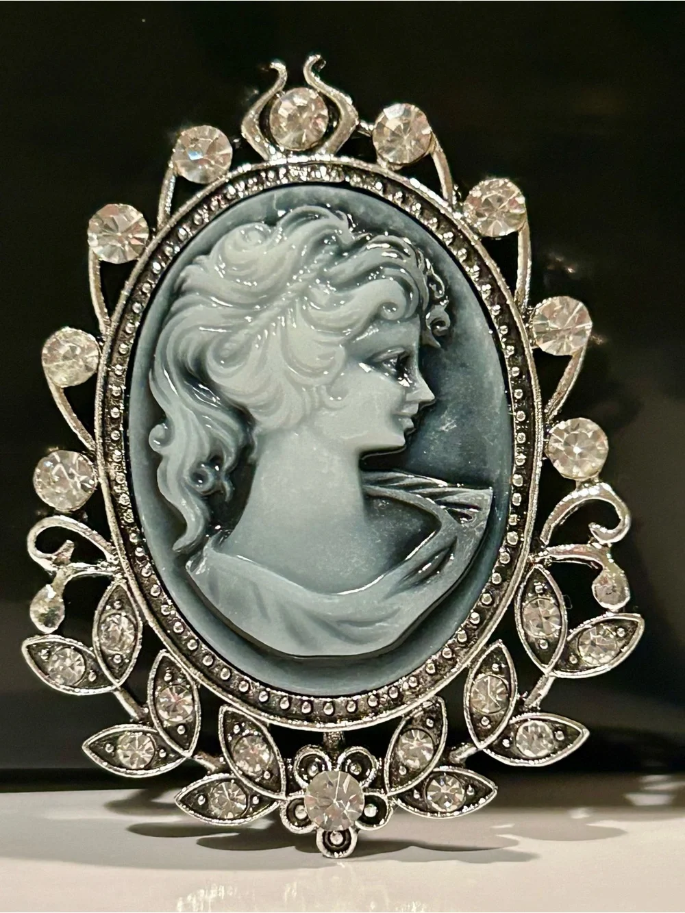 Vintage-Style Gray-Blue Cameo Brooch Necklace
